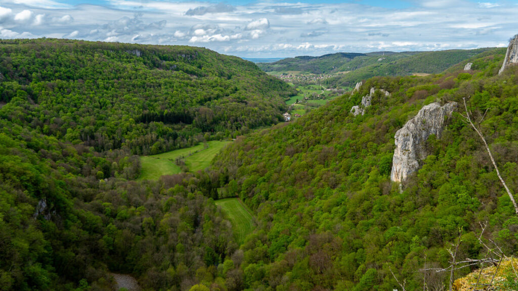 Natur Erlebnis Frankreich Blick ins Arbois Tal