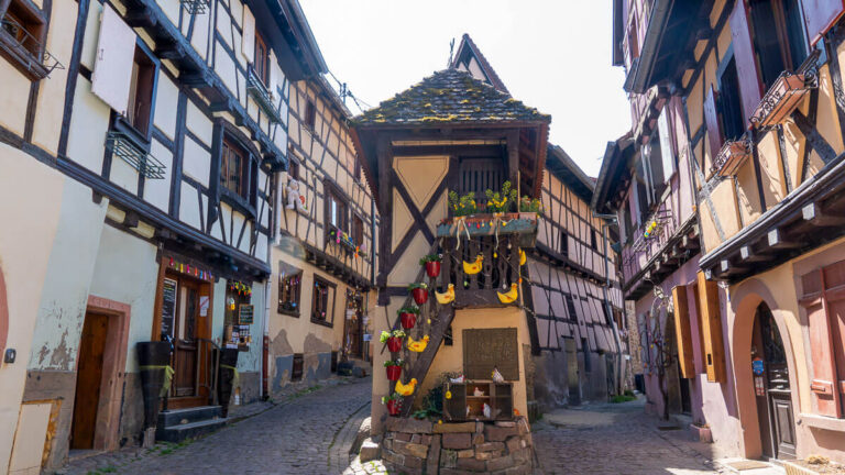 Frankreich Eguisheim Kultur und Fachwerk