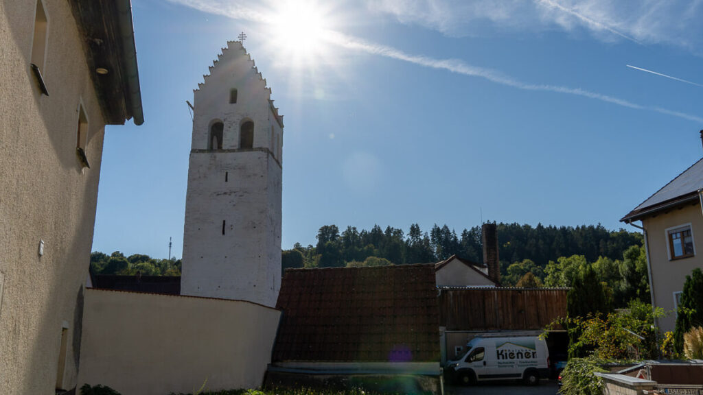 Alter Kirchturm und Sonnenstern
