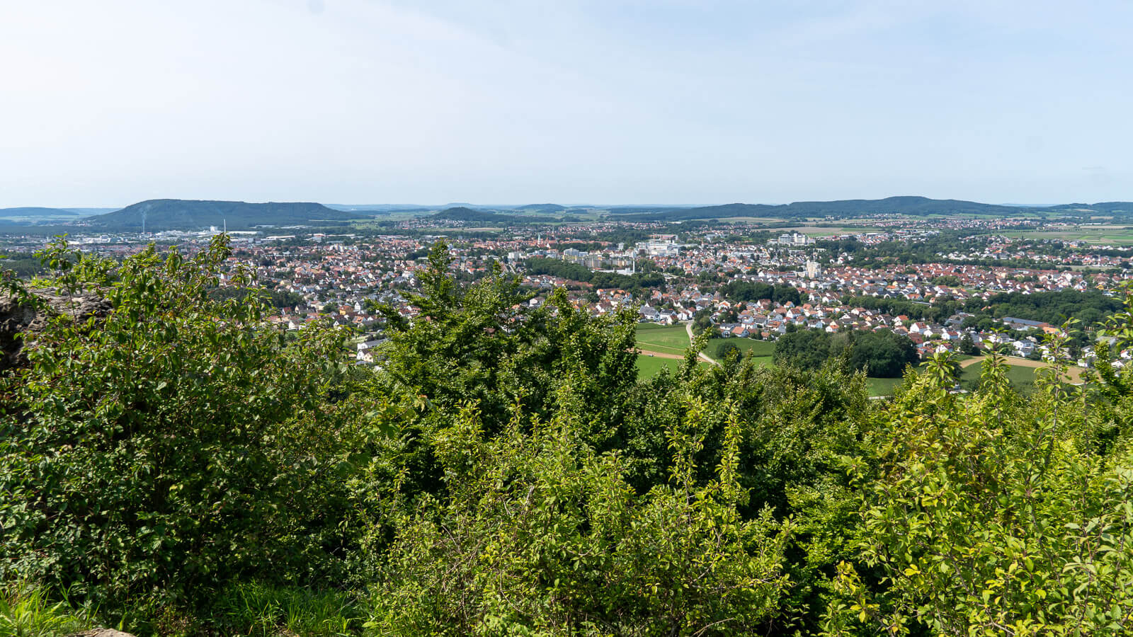 Blick vom Wolfsteinberg über das Neumarkter Becken – Startpunkt der Zeugenbergrunde