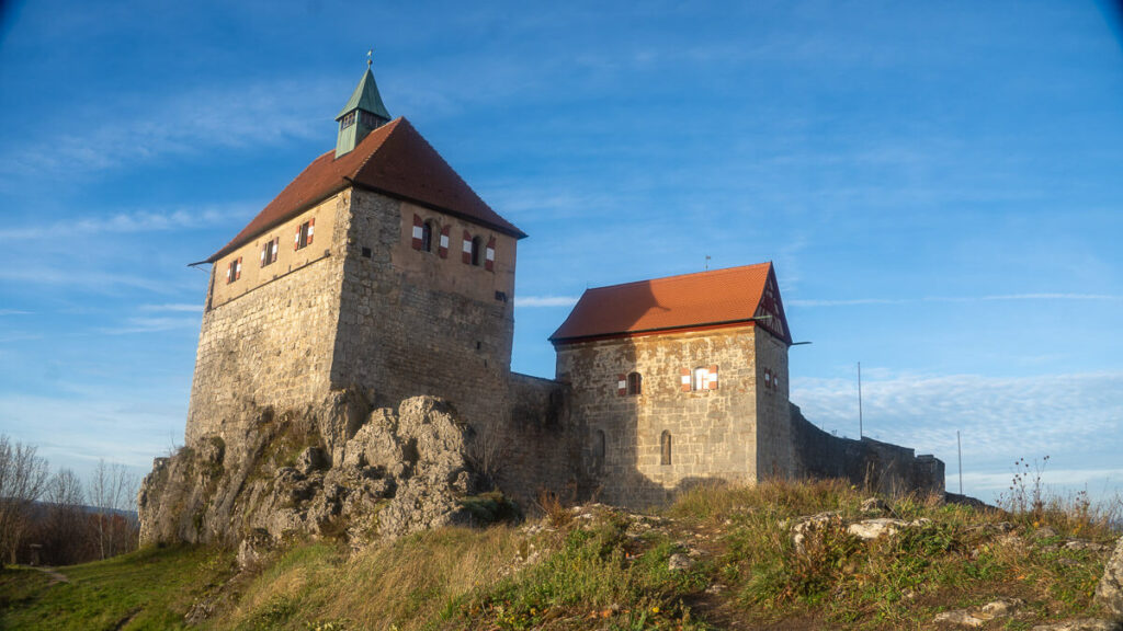 Burg Hohenstein auf seinem Fels