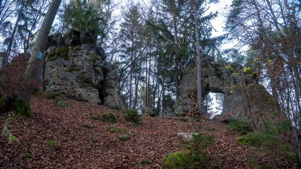 Felsen und Felsentor "Noristörle"