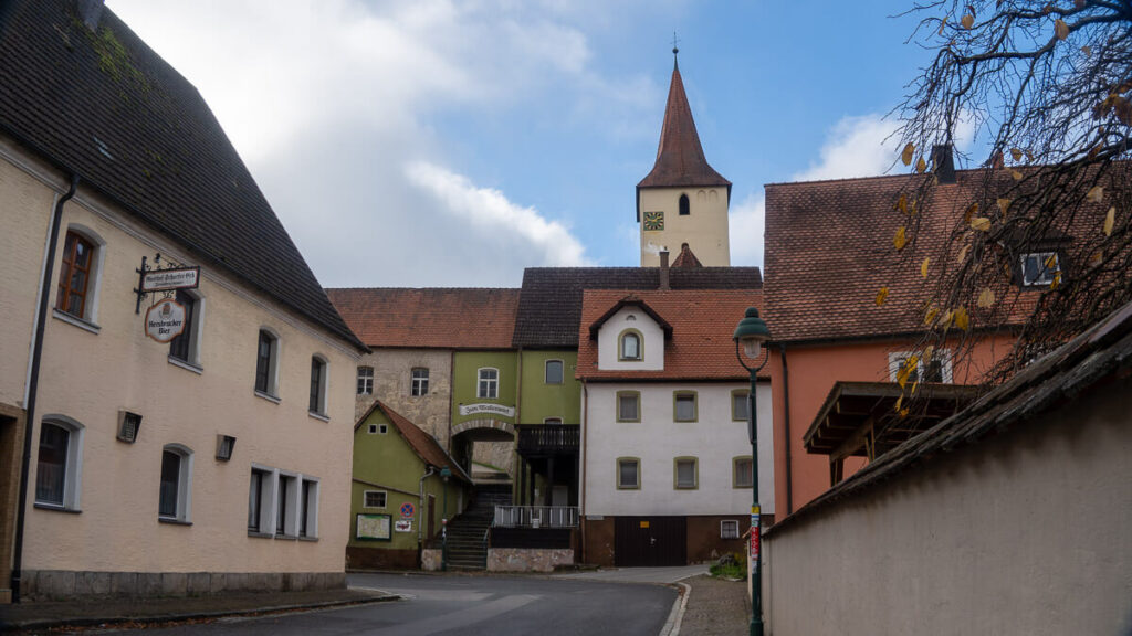 Blick auf ALfeld mit Kirche im Nürnberger Land