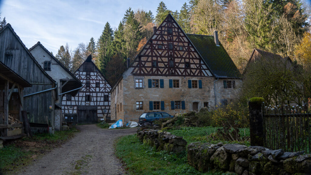 Blick auf das Mühlengehöft Griesmühle