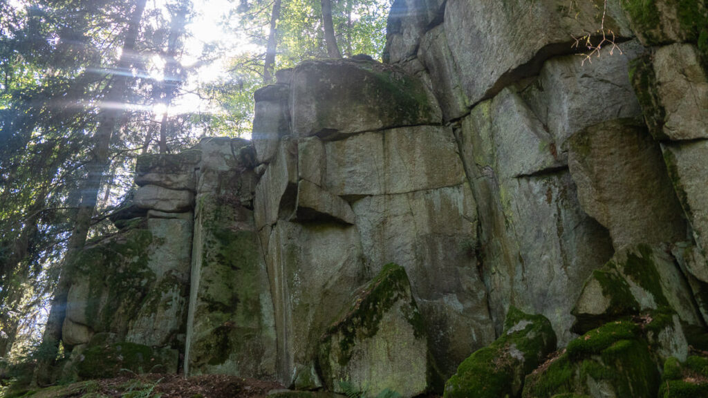 Imposante Felsen am Eixendorfer Seeweg